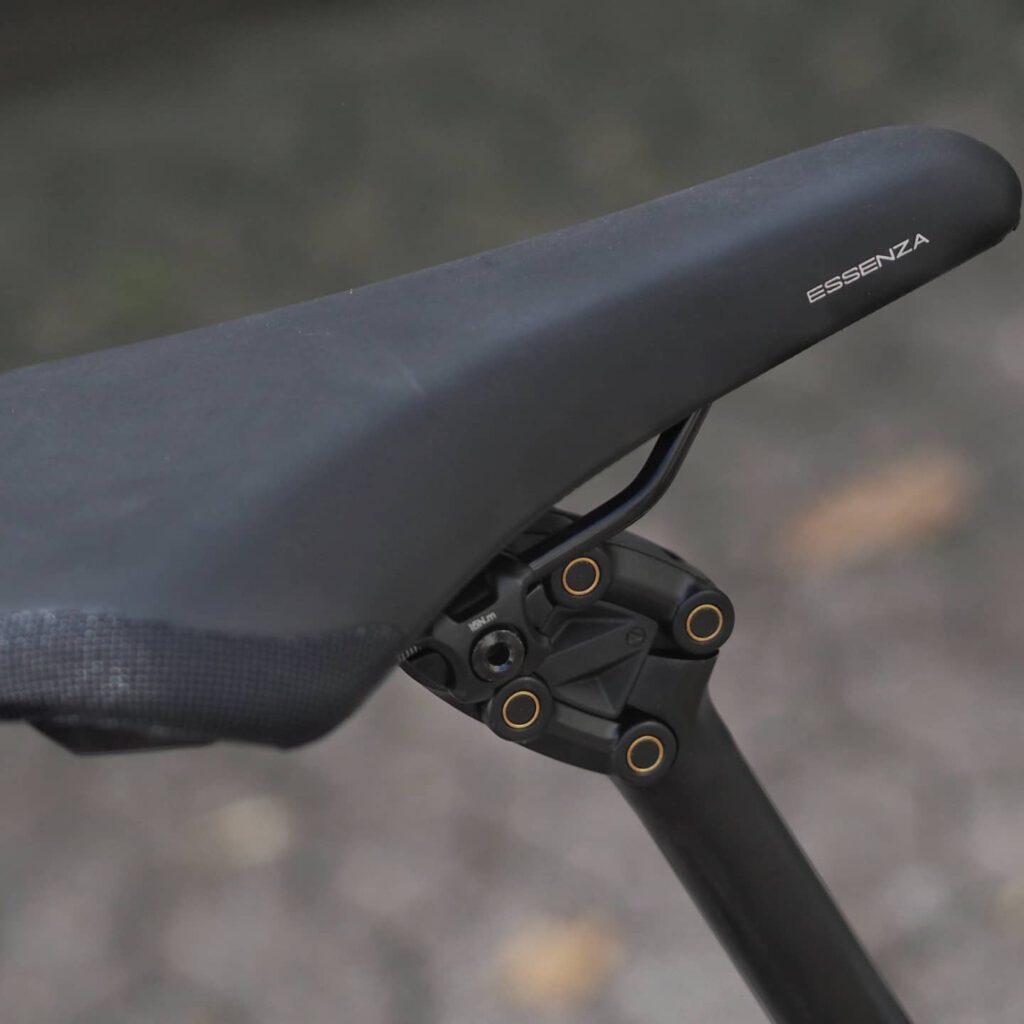 Contoura FE-6 Limited 500 - Federsattelstütze und Sattel