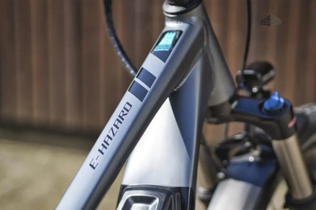 E-Crossover Stevens E-Hazard - Rahmen Schriftzug