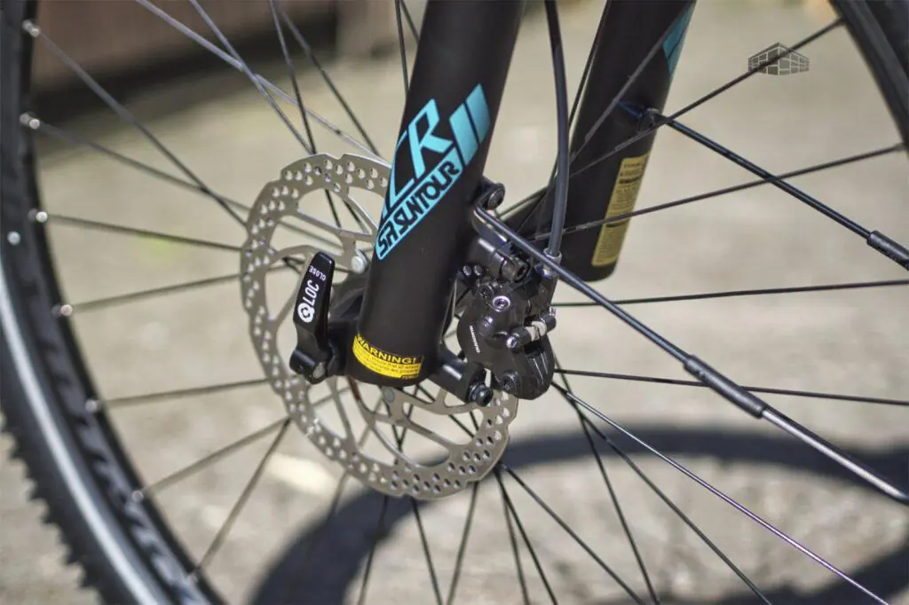 E-Crossover Stevens E-Hazard - SR Suntour XCR Federgabel und Shimano Scheibenbremse vorne