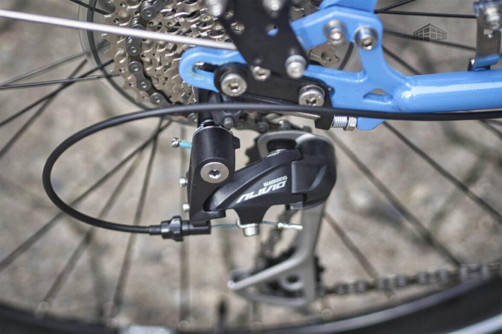 Contoura Fe-10 - Ausfallenden und Schaltwerk Shimano Alivio